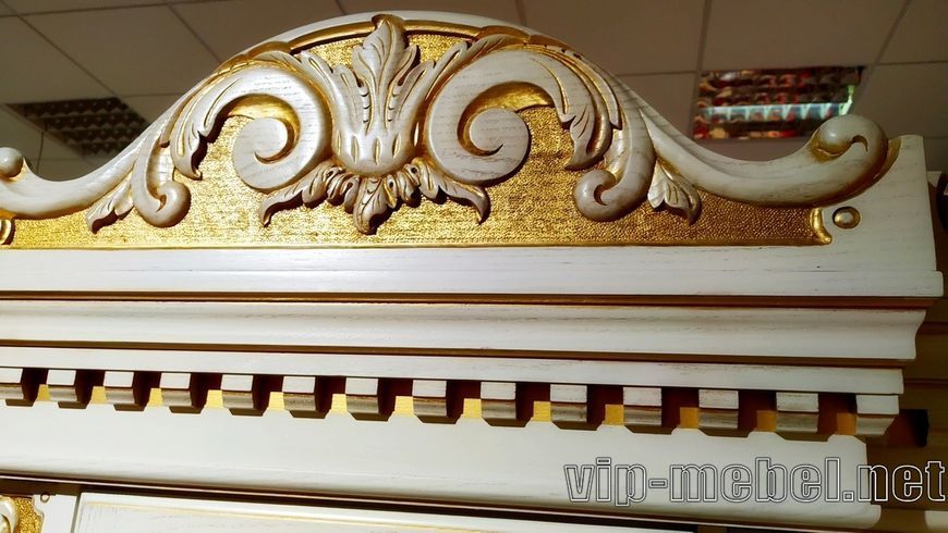 Вітрина "Monro" 3-х дверна з масиву дерева 903 фото