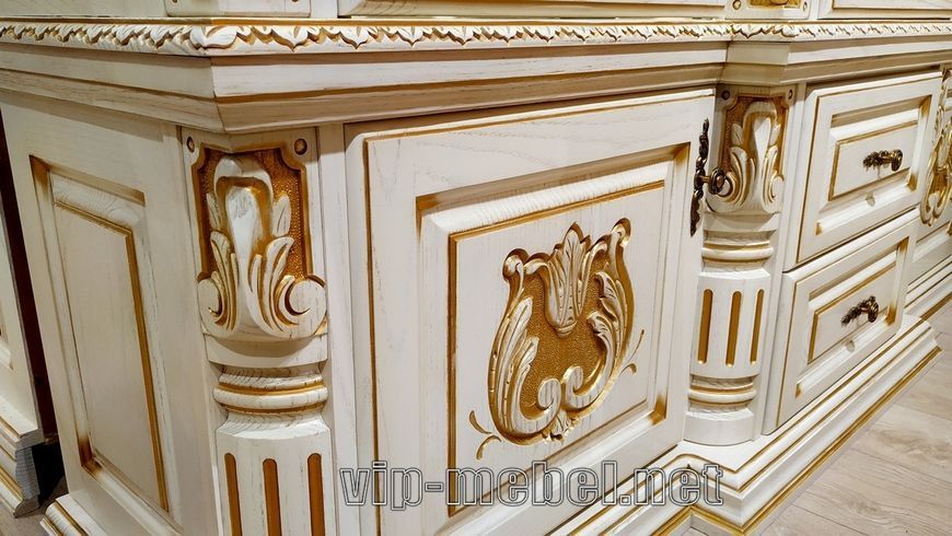 Вітрина "Monro" 3-х дверна з масиву дерева 903 фото